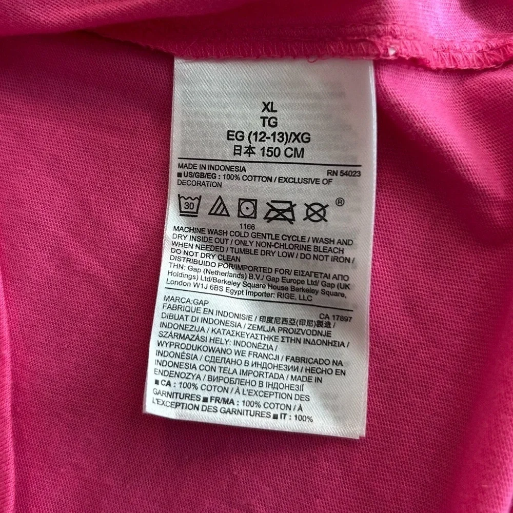 GAP vibrant pink